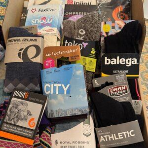 Box NEW high performance women's athletic sock ski, hike, bike, run size 7-9 med